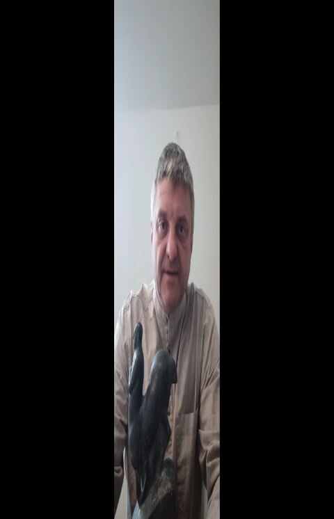 CAVRIGLIA OFFRE IL SUO CONTRIBUTO ALLA PACE ED OSPITA AL SIMPOSIO "PIETRA SUBLIME" UN ARTISTA UCRAINO: VOLODYMYR KOCHMAR

Volodymyr è ucraino, ove vive e lavora. Oltre ad aver partecipato a svariati Simposi ed ad aver esposto le proprie opere in tanti paesi del mondo, è insegnante presso l'Università di Kharkiv.
A Cavriglia scolpirà “Centaur in love” , un'opera costruita per essere guardata da più angolazioni diverse.

Volodymyr is Ukrainian, where he lives and works. In addition to having participated in various Symposia and having exhibited his works in many countries of the world, he is a teacher at the University of Kharkiv.
In Cavriglia he will sculpt “Centaur in love”, a work built to be viewed from several different angles.