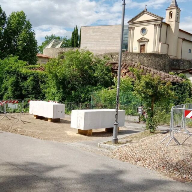 "PIETRA SUBLIME": LAVORI IN CORSO PER L'ALLESTIMENTO DEL CANTIERE NEL VIALE D'ACCESSO ALL'ANTICO BORGO DI CASTELNUOVO D'AVANE

Fervono i lavori per l'allestimento del cantiere della terza edizione del Simposio Internazionale di Scultura Monumentale "Pietra Sublime".

I blocchi di travertino hanno già trovato la loro posizione nel Viale d'accesso all'antico Borgo di Castelnuovo d'Avane e gli otto artisti lavoreranno direttamente sul posto le loro opere.

La cerimonia di inizio ufficiale del Simposio è prevista per le ore 17 del 19 giugno.

Vi aspettiamo!